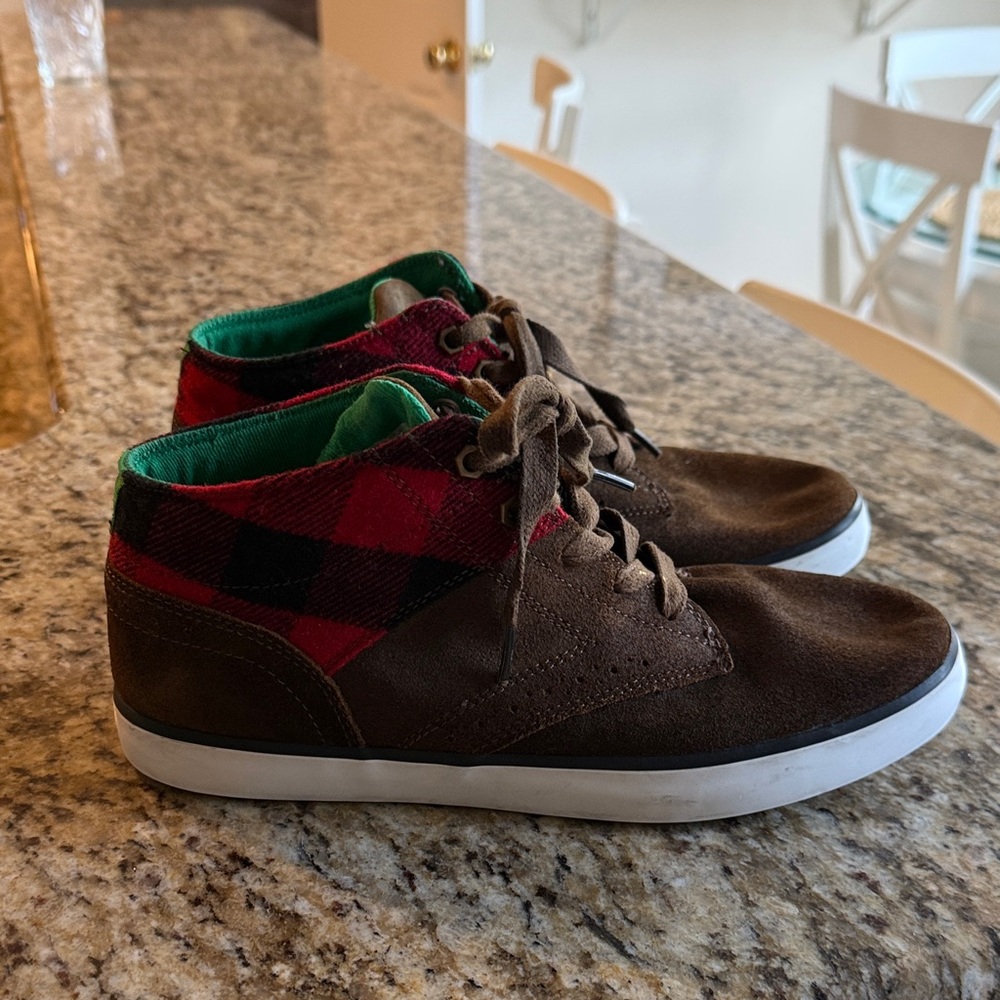 Ipath West Wing 2 mid top Skate Shoe size 8